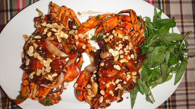 Thưởng thức món ghẹ rang me khi tới Cửa Lò Nghệ An