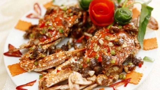 Thưởng thức món ghẹ rang me khi tới Cửa Lò Nghệ An