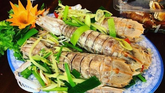 Tôm tít hấp bia sả - đặc sản biển Cửa Lò (1)