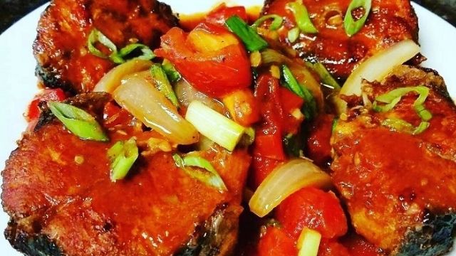 Cá thu sốt cà chua - món ngon dân dã của người dân Cửa Lò