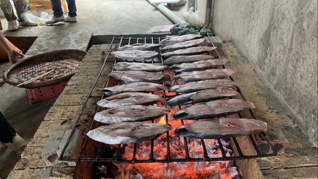 Du lịch biển Cửa Lò - tham quan nghề nướng cá độc đáo