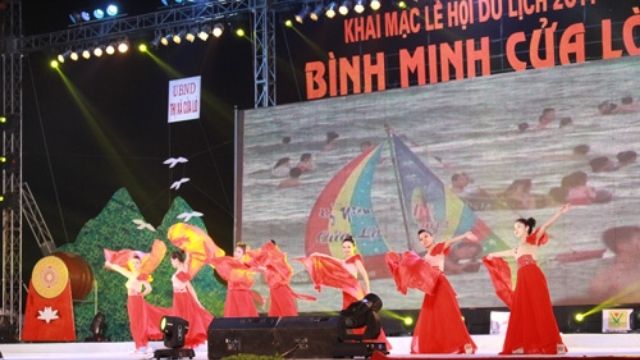 Khám phá nét đẹp của lễ hội sông nước tại Cửa Lò 