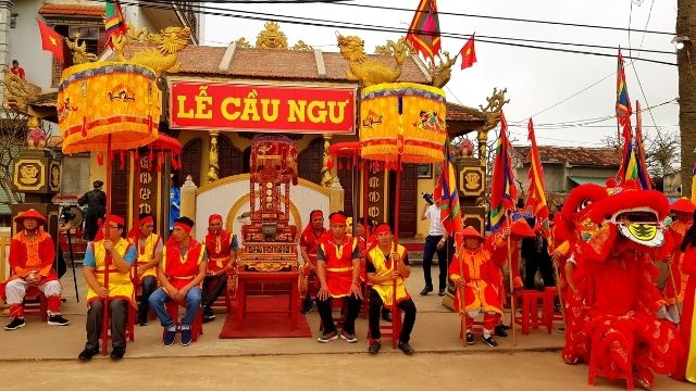 Tham gia lễ hội cầu ngư tại thị xã Cửa Lò